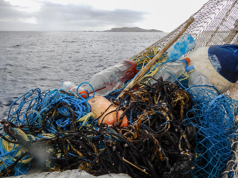 Retrieving plastic and abandoned fishin gear in MPAs
